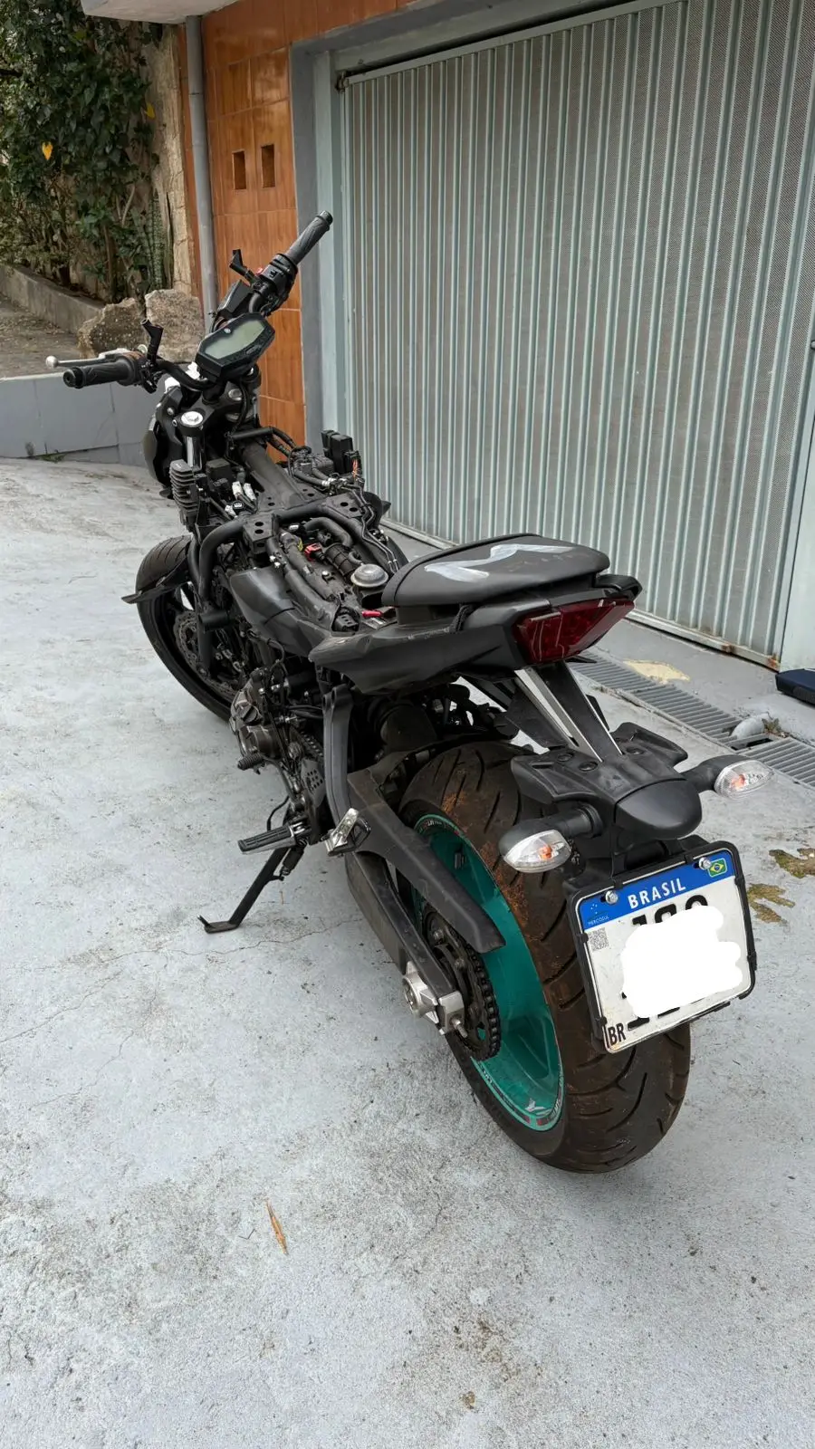 Motocicleta sinistrada em processo de reclassificação de monta
